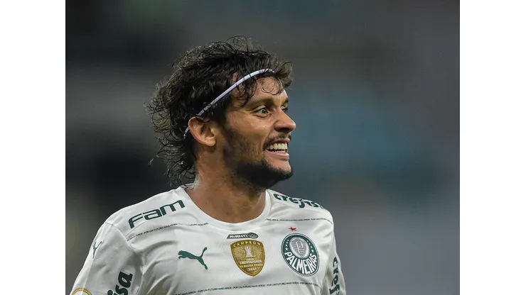 Scarpa, ex-jogador do Palmeiras, está próximo de assinar com o Inter para 2024 - Foto: Thiago Ribeiro/AGIF