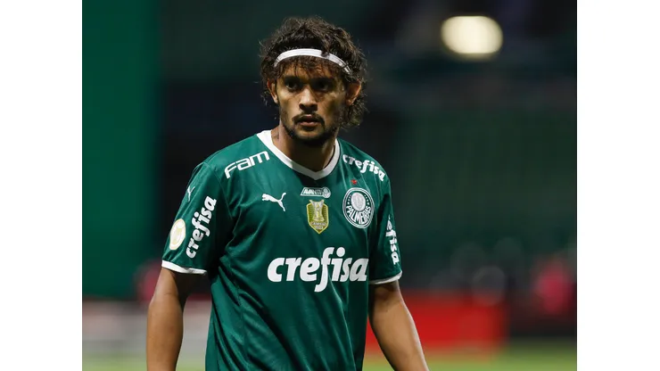 Gustavo Scarpa, em sua época de Palmeiras, durante partida - Foto: Ricardo Moreira/Getty Images