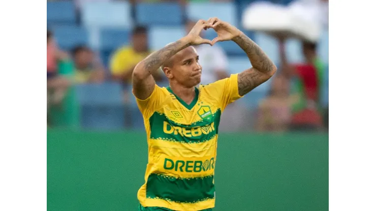 Deyverson jogador do Cuiaba comemora seu gol durante partida contra o Fortaleza no estadio Arena Pantanal pelo campeonato Brasileiro A 2023. Foto: Gil Gomes/AGIF