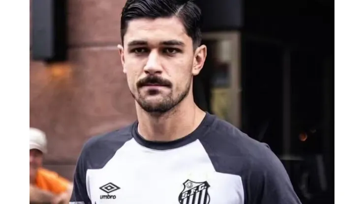 Basso jogador do Santos, se lesiona e equipe passa dificuldades também no setor ofensivo - Foto: Santos Oficial