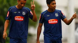 Danilo e Alex Sandro, ex-jogadores do Santos, durante treino - Foto: Ricardo Saibun/Santos FC