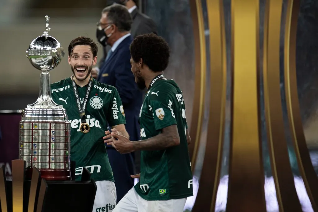 Matías Viña está na mira do Flamengo de acordo com Renato Maurício Prado. Foto: Foto: Jorge Rodrigues/AGIF