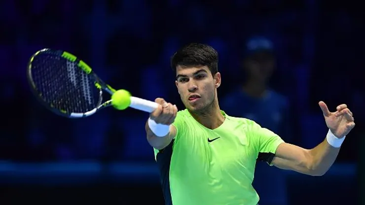 Alcaraz depende apenas de si para se classificar à semi do Finals