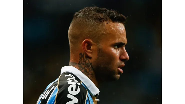 Luan, meia-atacante do Grêmio, jogando pela Série A do Brasileirão - Foto: Jeferson Guareze/AGIF
