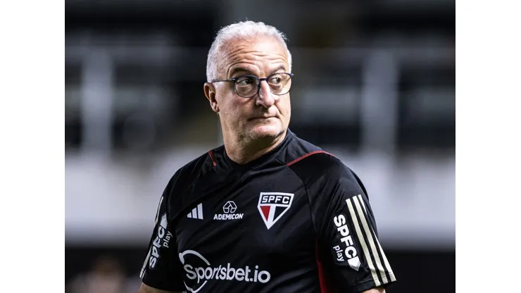 Treinador do São Paulo colocou a pena no fim da fila - Foto: Abner Dourado/AGIF.