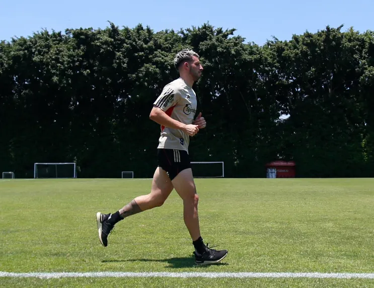 Calleri retorna ao CT após cirurgia no tornozelo. Miguel Schincariol / saopaulofc