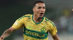 O Colorado quer Denílson e já sabe o que precisa fazer para contratar o jogador - Foto: Gil Gomes/AGIF