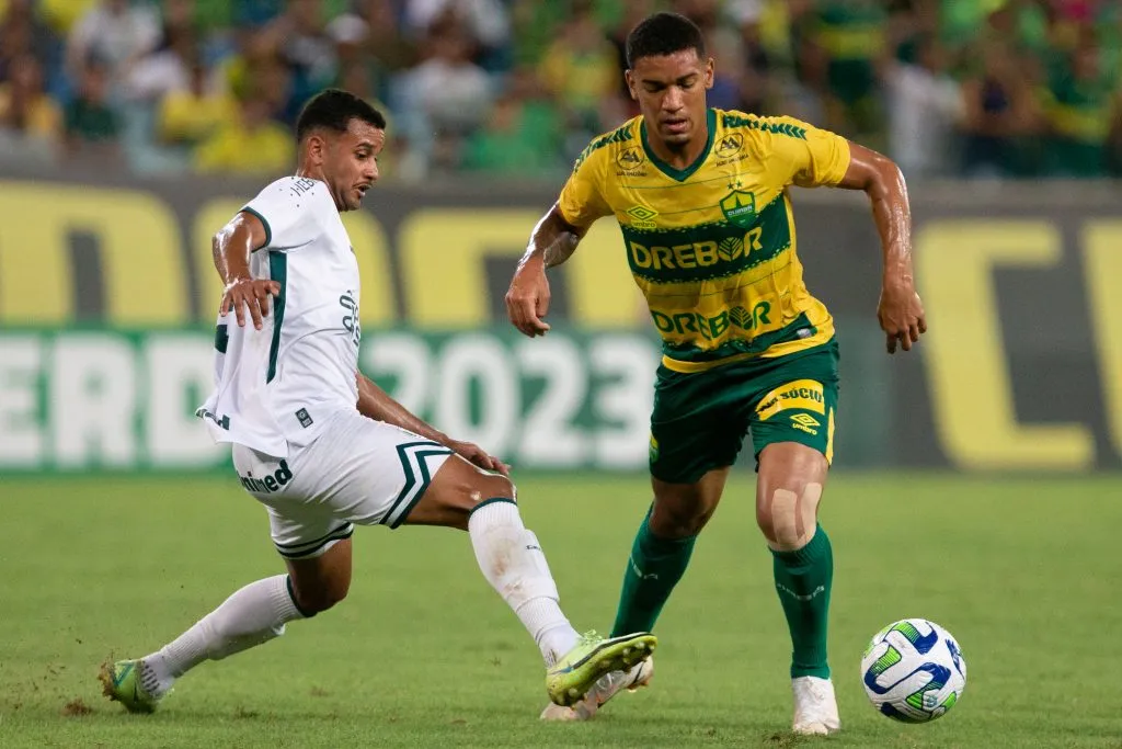 Denilson em ação pelo Cuiabá. Foto: Gil Gomes/AGIF