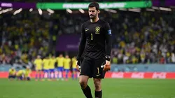 Alisson jogando pela Seleção Brasileira na Copa do Mundo do Catar. Foto: Laurence Griffiths/Getty Images.