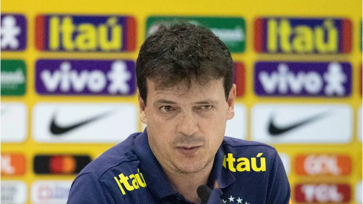 "Viciado em bater recordes negativos" "derrota na certa"; Torcida do Brasil fica PISTOLA com Diniz em mais uma derrota da Seleção - Foto: Gil Gomes/AGIF