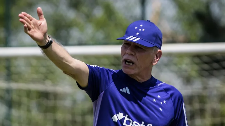Autuori comandou o primeiro treino nesta terça-feira (14). Foto: Gustavo Aleixo/Cruzeiro IMPORTANTE: Imagem destinada a uso institucional e divulgação, seu uso comercial está vetado incondicionalmente por seu autor e o Cruzeiro Esporte Clube. IMPORTANT: image intended for institutional use and distribution. Commercial use is prohibited unconditionally by its author and Cruzeiro Esporte Clube.