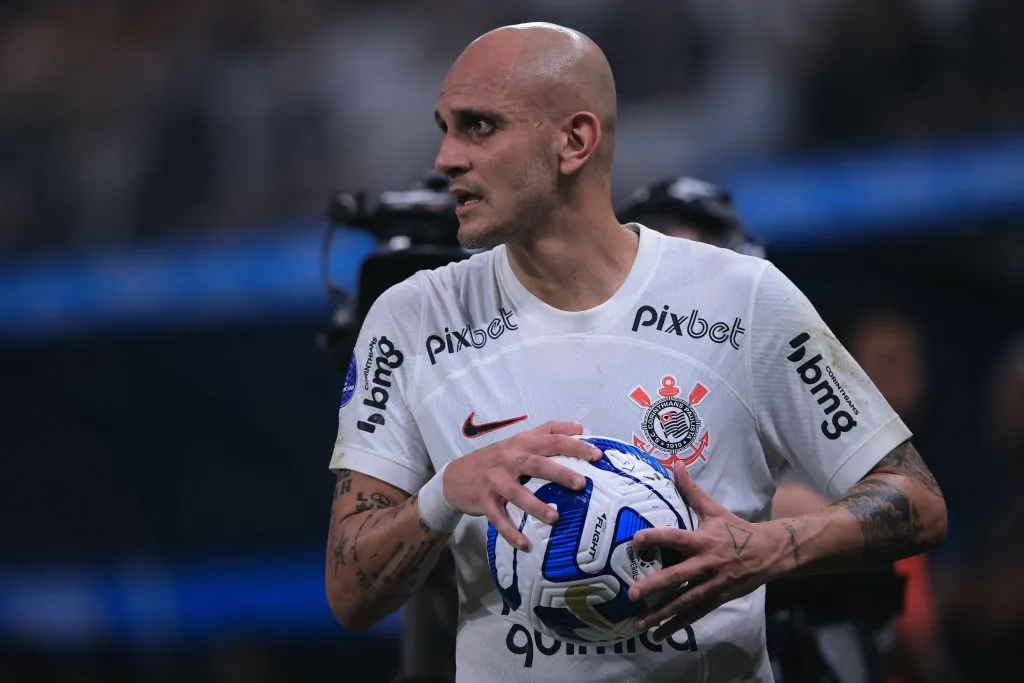 Foto: Ettore Chiereguini/AGIF = Fábio Santos já anunciou sua aposentadoria no fim da temporada