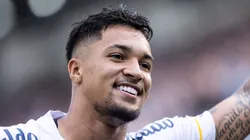 SP - SANTOS - 01/10/2023 - BRASILEIRO A 2023, SANTOS X VASCO - Marcos Leonardo jogador do Santos comemora seu gol durante partida contra o Vasco no estadio Vila Belmiro pelo campeonato Brasileiro A 2023. Foto: Abner Dourado/AGIF