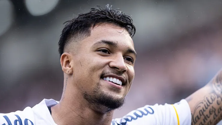 SP - SANTOS - 01/10/2023 - BRASILEIRO A 2023, SANTOS X VASCO - Marcos Leonardo jogador do Santos comemora seu gol durante partida contra o Vasco no estadio Vila Belmiro pelo campeonato Brasileiro A 2023. Foto: Abner Dourado/AGIF