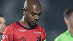 Fernandinho tinha contrato expirando em dezembro - Foto: Isabela Azine/AGIF