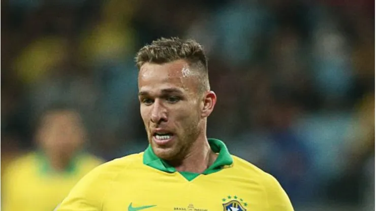 Foto: Guilherme Hahn/AGIF - Arthur não tem ida ao Flamengo descartada