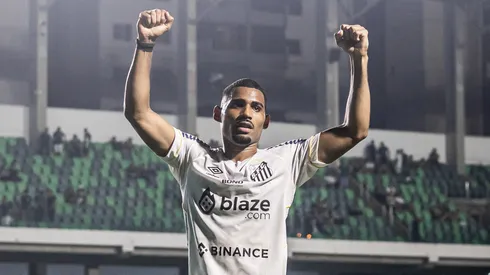 Joaquim, zagueiro do Santos, comemora vitória da sua equipe - Foto: Raul Baretta/Santos FC