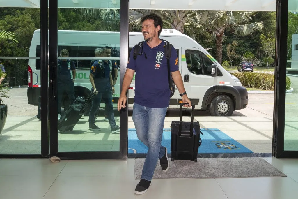 Fernando Diniz se apresentando à Seleção Brasileira – Foto: Joilson Marconne / CBF