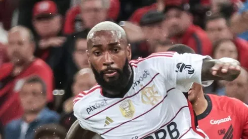 Foto: Robson Mafra/AGIF - Gerson foi expulso contra o Athletico-PR