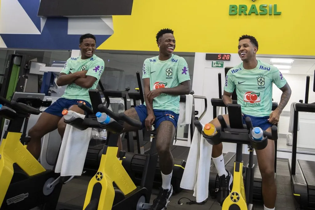 Endrick, Vinicius Jr e Rodrygo podem estrear como um trio no duelo contra a Colômbia. Foto: Joilson Marconne / CBF