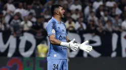 João Paulo, goleiro do Santos, durante partida contra o Corinthians na Neo Química Arena pelo Campeonato Brasileiro - Foto: Fabio Giannelli/AGIF