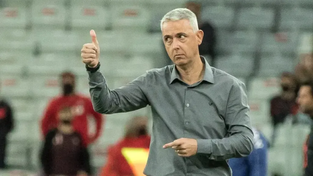 Tiago Nunes, o novo técnico do Botafogo – Foto: Robson Mafra/AGIF