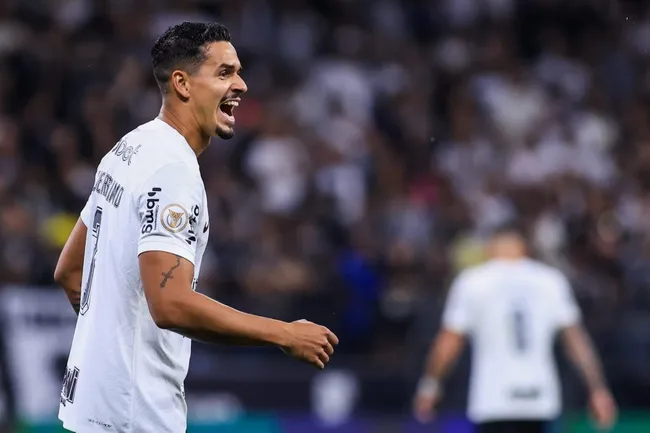 Lucas Veríssimo, jogador do Corinthians, durante partida contra o Flamengo no estádio Arena Corinthians pelo campeonato Brasileiro A 2023. Foto: Marcello Zambrana/AGIF
