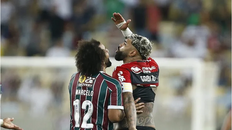 Gabigol e Marcelo em partida pelo Campeonato Brasileiro 2023