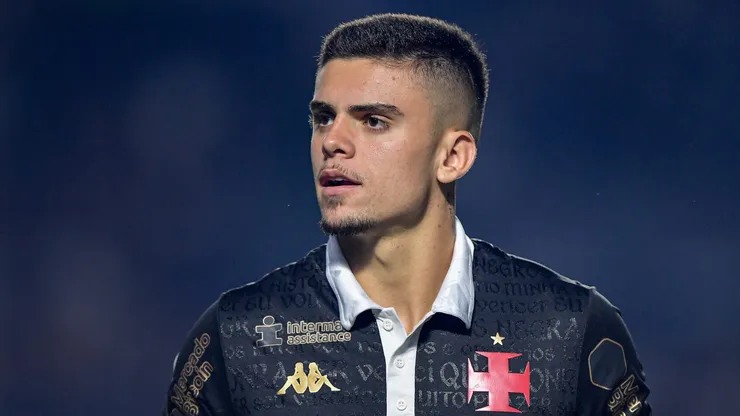 Gabriel Pec, jogador do Vasco, durante partida contra o Botafogo no estádio São Januário pelo Campeonato Brasileiro - Foto: Thiago Ribeiro/AGIF