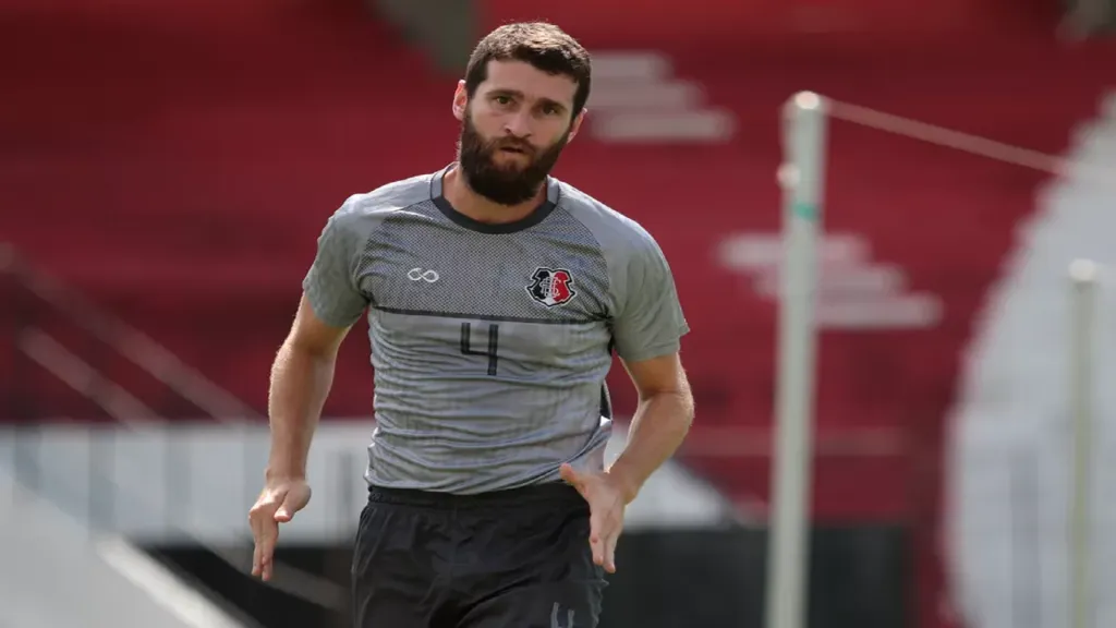 Danny Morais durante treino do Santa Cruz em 2021 – Foto: Rafael Melo/Santa Cruz
