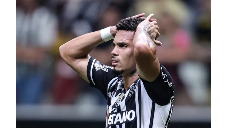MG - BELO HORIZONTE - 08/10/2023 - BRASILEIRO A 2023, ATLETICO-MG X CORITIBA - Paulinho jogador do Atletico-MG lamenta durante partida contra o Coritiba no estadio Arena MRV pelo campeonato Brasileiro A 2023. Foto: Gilson Lobo/AGIF