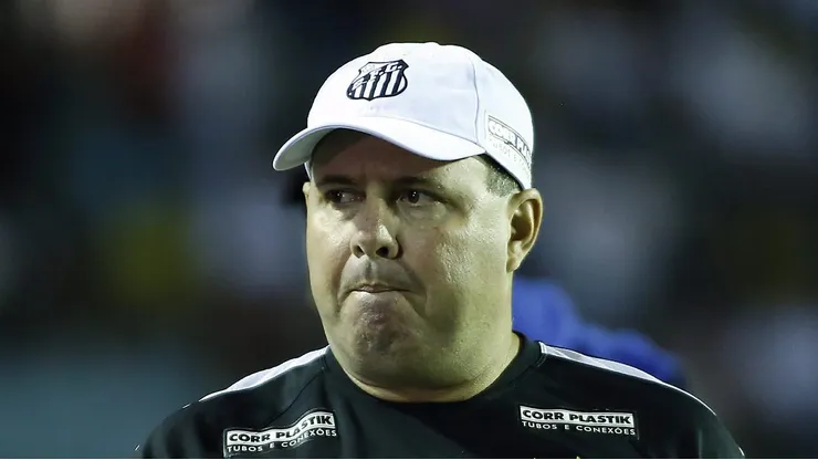 SAO JOSE DOS CAMPOS- SP - 15/04/2015 - COPA DO BRASIL 2015/SANTOS X LONDRINA - Tecnico Marcelo Fernandes do Santos durante partida de volta da primeira-fase da Copa do Brasil 2015, no estadio Martins Pereira na cidade de Sao Jose dos Campos/SP. foto:Daniel Vorley/AGIF.