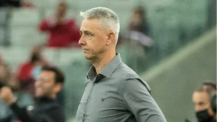 Tiago Nunes deve se apresentar ao Botafogo na terça (14). Robson Mafra/AGIF