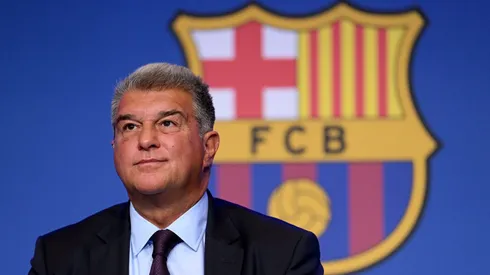 Barcelona, de Joan Laporta, já procurou o Santos por Jair Cunha - Foto: David Ramos/Getty Images