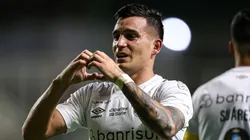 Cristaldo jogador do Gremio comemora seu gol durante partida contra o America-MG no estadio Independencia pelo campeonato Brasileiro A 2023. Gilson Lobo/AGIF