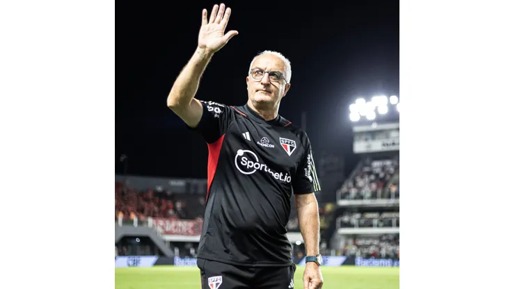 Dorival Junior tecnico do São Paulo durante partida contra o Bragantino no estadio Vila Belmiro pelo campeonato Brasileiro A 2023. Foto: Abner Dourado/AGIF
