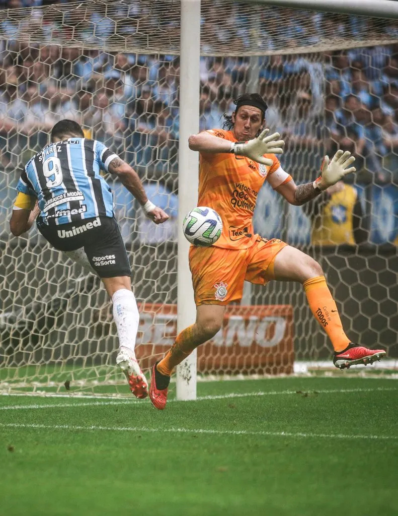 Luis Suarez jogador do Gremio durante partida contra o Corinthians no estadio Arena do Gremio pelo campeonato Brasileiro A 2023. Giancarlo Santorum/AGIF