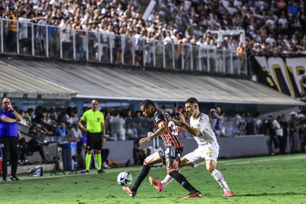Torcida do Santos apoiando o time contra a equipe do São Paulo. Foto: Marcello Zambrana/AGIF