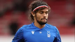 Gustavo Scarpa em ação pelo Nottingham Forest, onde tem contrato até junho de 2026 - Foto: Catherine Ivill/Getty Images