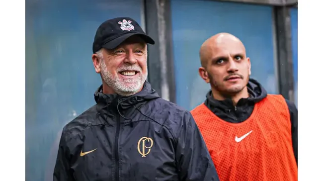 Mano Menezes e Fábio Santos em jogo pelo Corinthians – Maxi Franzoi/AGIF