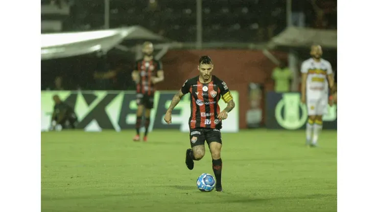 Zeca, em jogo pelo Vitória. Foto: Jhony Pinho/AGIF