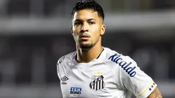 Marcos Leonardo vai se afastar do Peixe e Marcelo Fernandes não se calou sobre o caso - Foto: Abner Dourado/AGIF