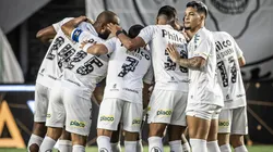 Time do Santos reunido antes do clássico contra o São Paulo, na Vila Belmiro. Foto: Raul Baretta/Santos FC
