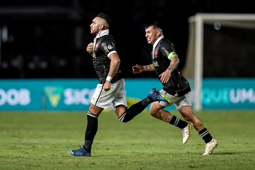Payet, jogador do Vasco, comemora seu gol - Foto: Thiago Ribeiro/AGIF