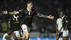 Vegetti, jogador do Vasco, comemora seu gol durante partida contra o América-MG no estádio São Januário pelo Campeonato Brasileiro - Foto: Jorge Rodrigues/AGIF