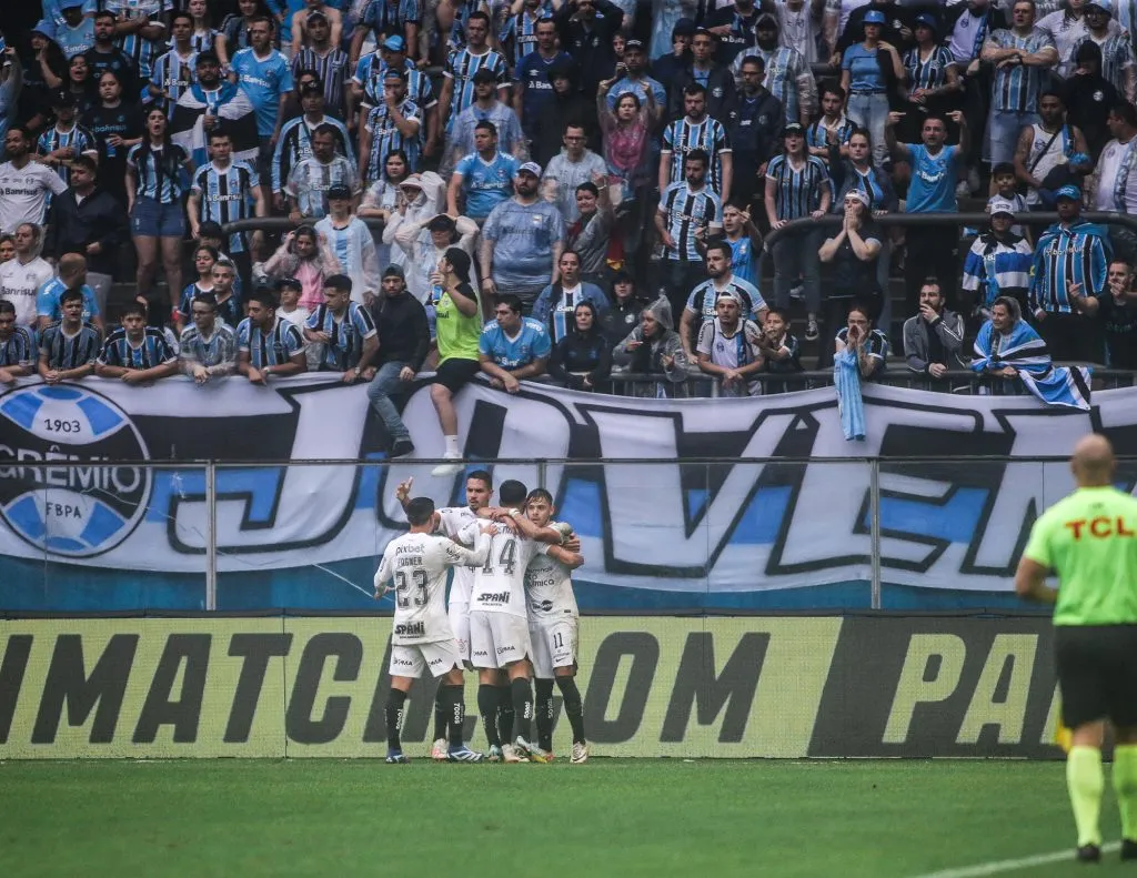 Jogadores do Corinthians comemoram gol - Foto: Giancarlo Santorum/AGIF