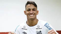 Weslley Patati formado nas categorias de base do Santos. Foto: Pedro Ernesto Guerra Azevedo/Santos FC
