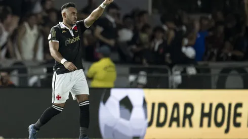 Dimitri Payet marca golaço pelo Vasco Foto: Jorge Rodrigues/AGIF