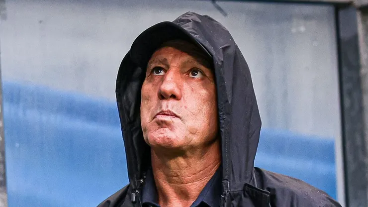 Renato Gaúcho quer tirar zagueiro do Flamengo. Maxi Franzoi/AGIF