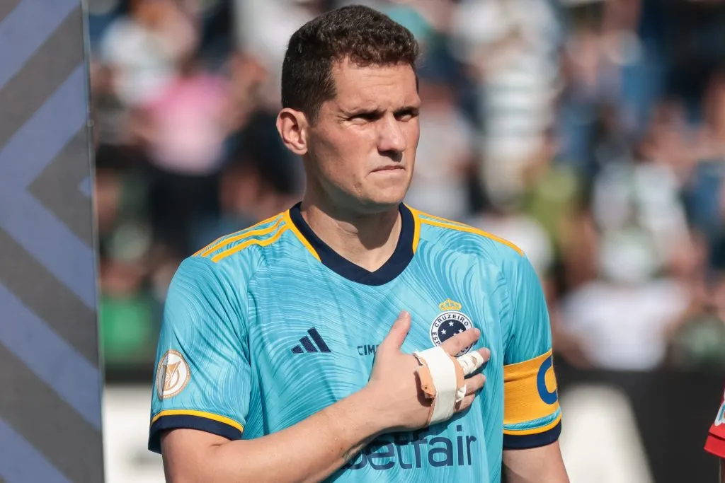 Rafael Cabral é um dos líderes do Cruzeiro, assim como o era na época do tri da Libertadores com o Peixe – Foto: Robson Mafra/AGIF